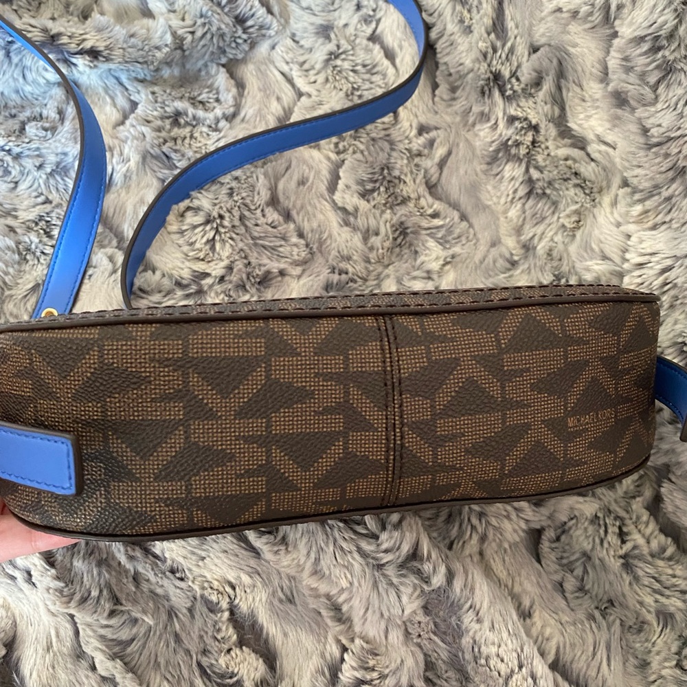 Michael Kors Camden Crossbody - Picture 5 of 10